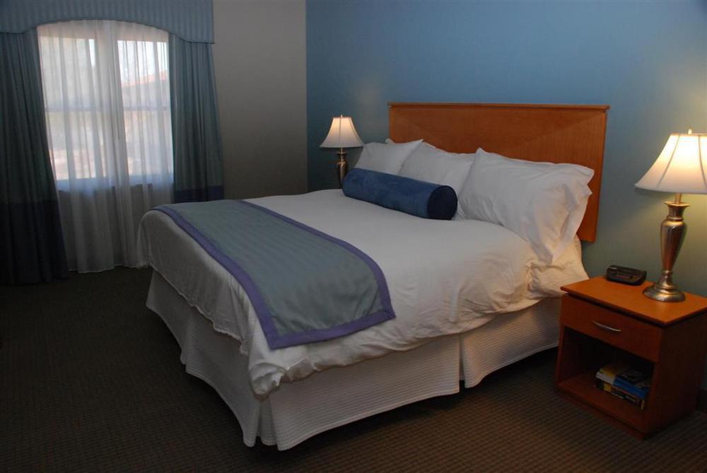 Unity Hotel And Conference Ctr, Ascend Hotel Collection Lee's Summit Room photo